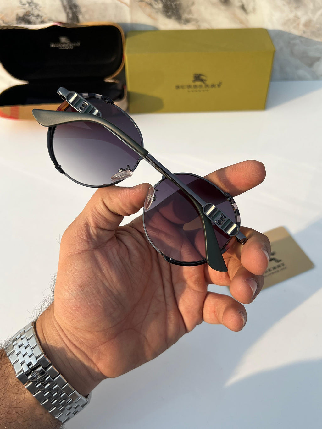 BURBERRY SUNGLASSES