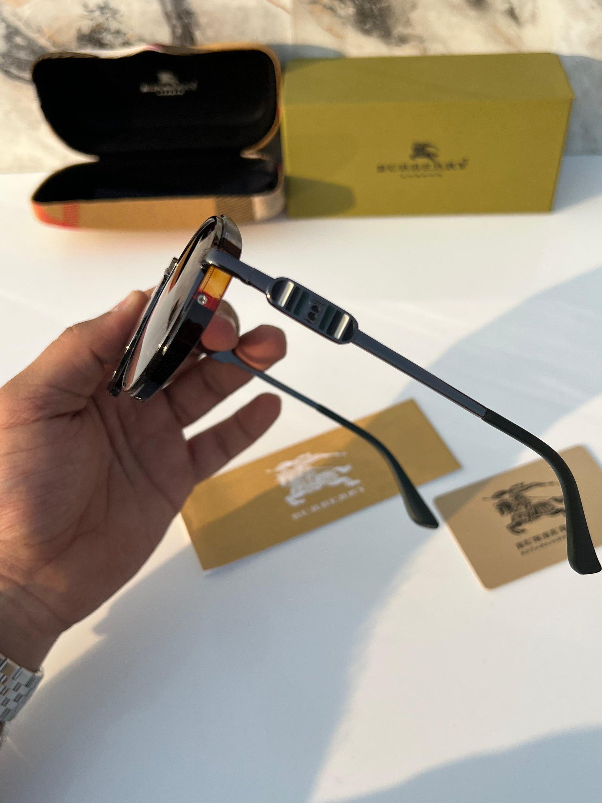 BURBERRY SUNGLASSES