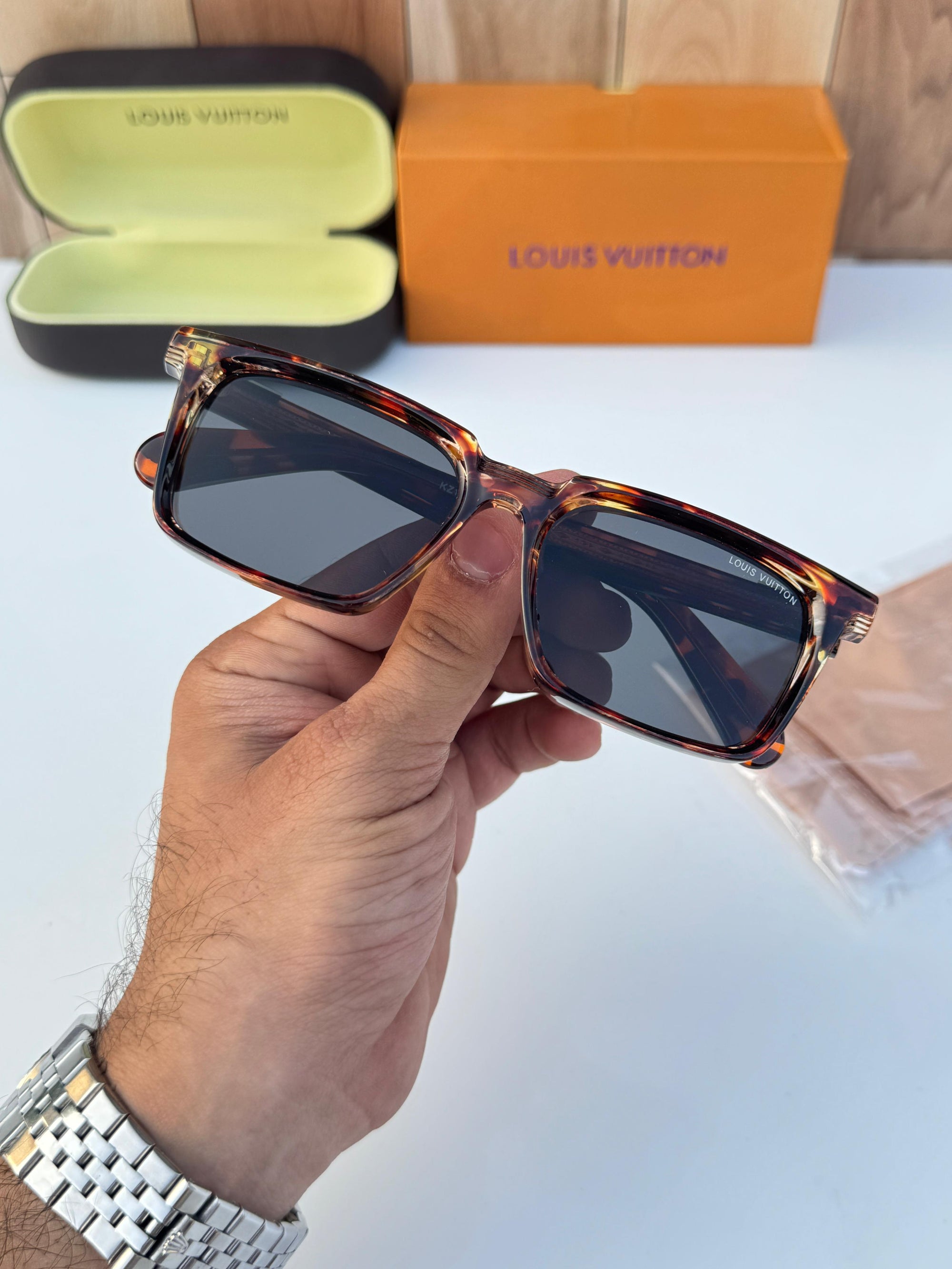 LOUIS VUITTON SUNGLASSES